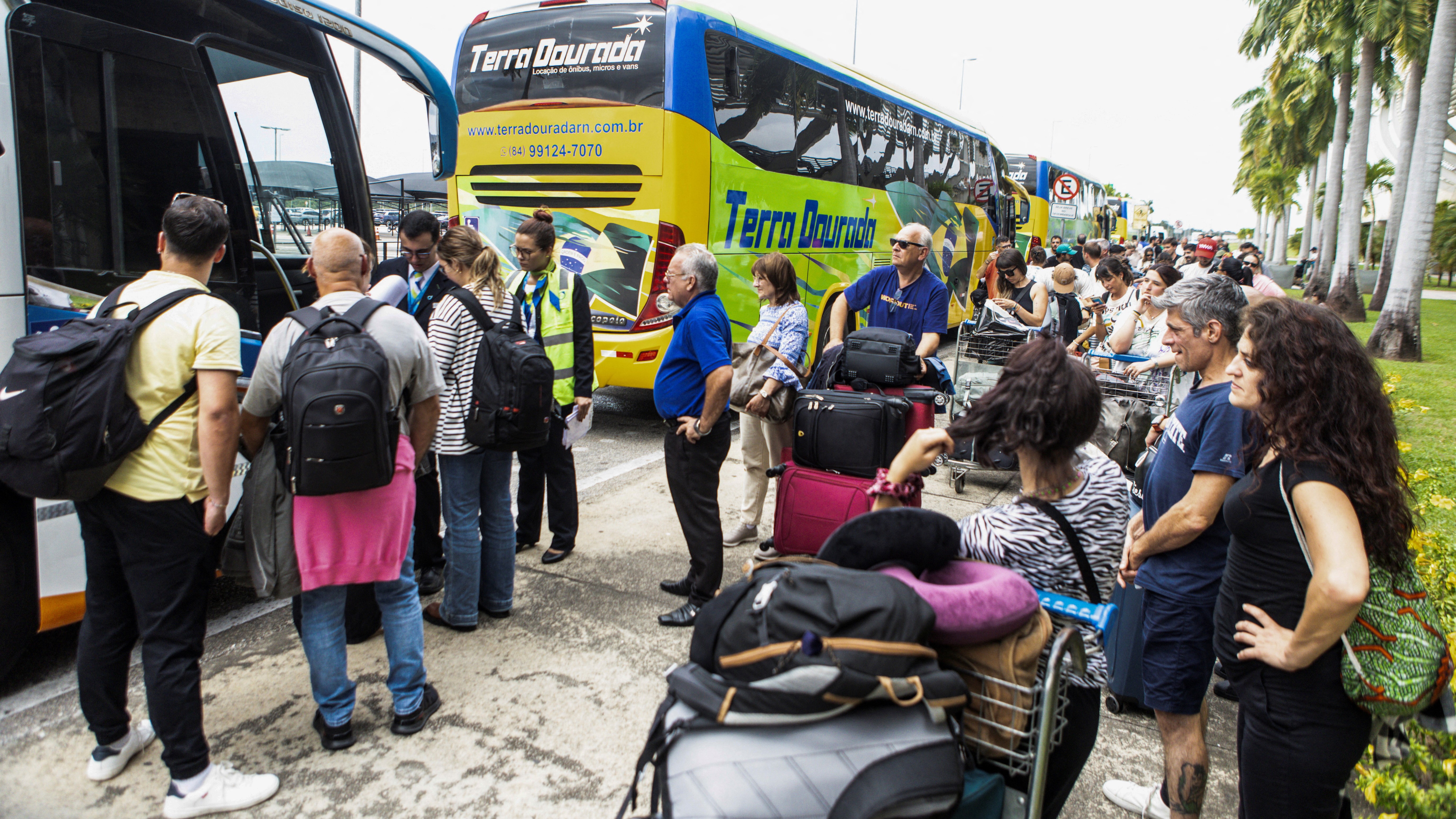 Os pasaxeiros do voo de Air Europa UX045 foron trasladados en autobús desde o aeroporto de Natal, no estado de Río Grande do Norte, no Brasil (Reuters).