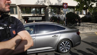 Un coche cos cristais tinguidos chega aos xulgados de Madrid este venres (Mariscal / EFE).