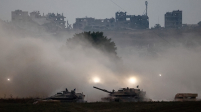 Tanques israelís na fronteira. REUTERS/Amir Cohen