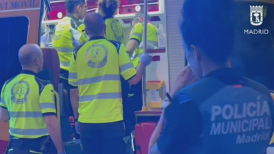 Os servizos de emerxencias atenden as persoas atacadas na rúa en Madrid