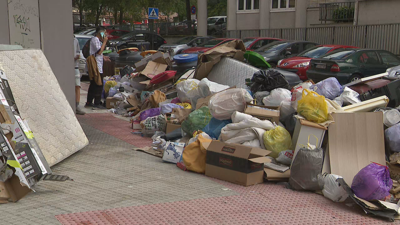 Lixo acumulado nun colector da Coruña