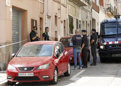 Os Mossos d´Esquadra investigan o asasinato dunha muller este domingo en Sabadell, Barcelona. EFE