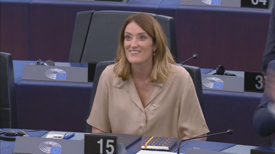 Roberta Metsola, reelixida presidenta do Parlamento Europeo co apoio de 562 eurodeputados
