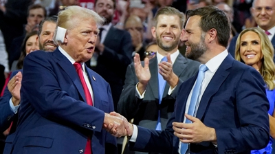 Donald Trump e J. D. Vance na convención republicana que se celebra en Milwaukee, Estados Unidos (REUTERS / Elizabeth Frantz)