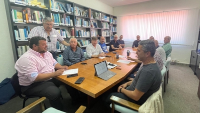 Membros da Plataforma en Defensa da Pesca e dos Ecosistemas Mariños, este luns ao termo da reunión que mantiveron este luns en Burela (Europa Press).
