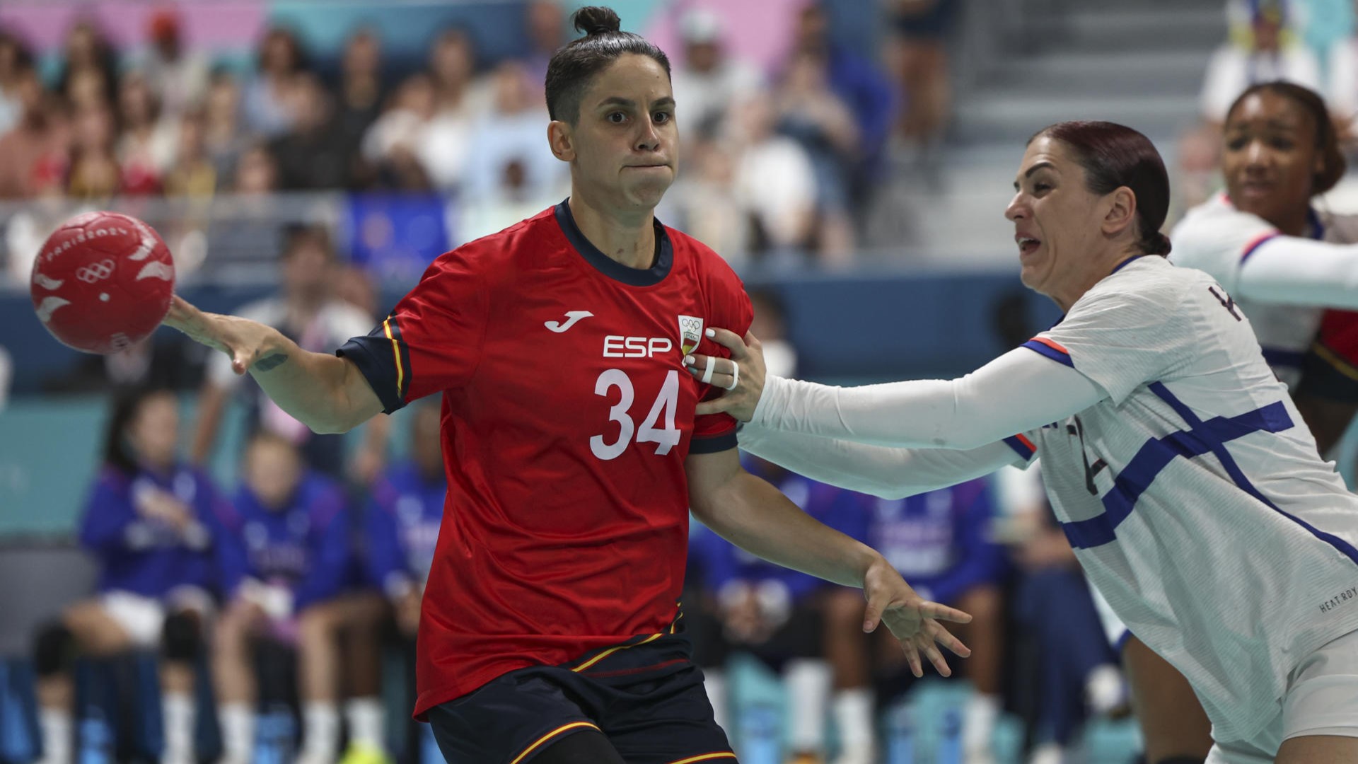 Alicia Fernández, nun lance do partido contra Francia. EFE