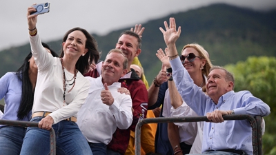 María Corina Machado e Edmundo González durante as protestas contra os resultados electorais (Reuters/Gaby Oraa)