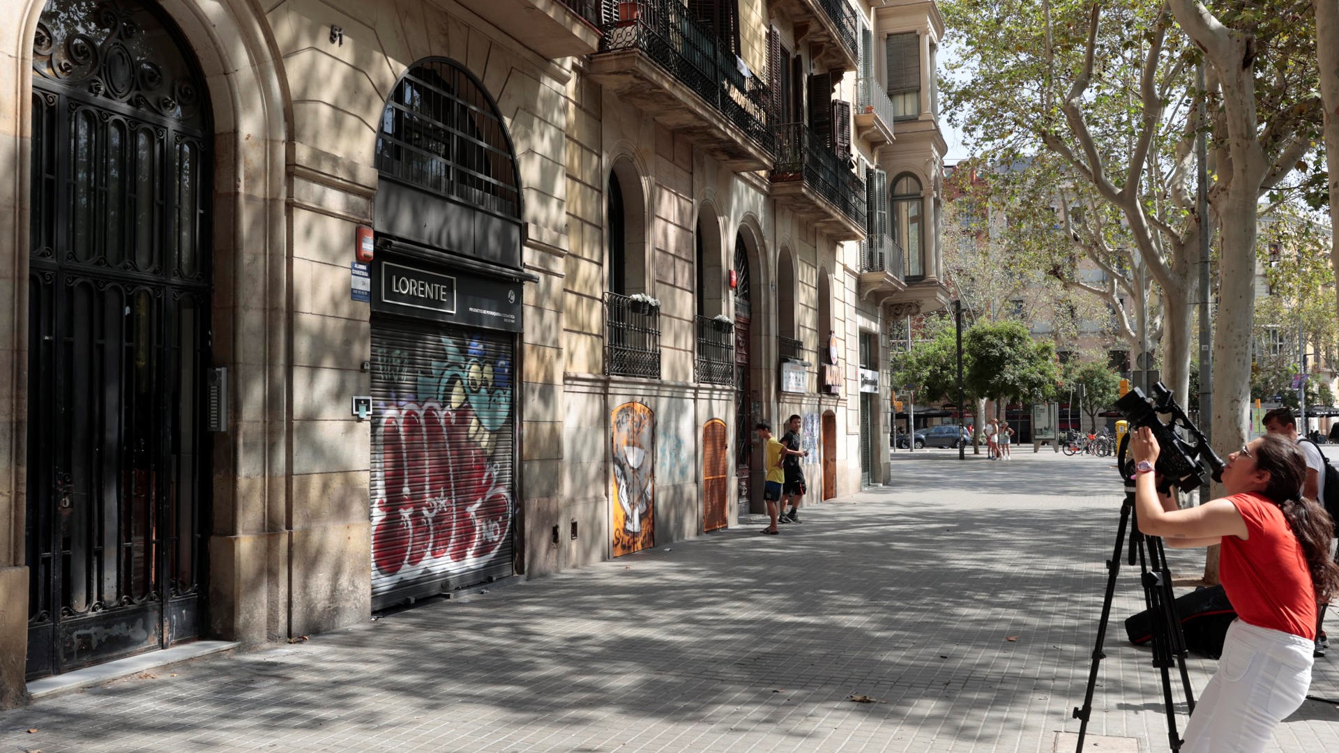 O portal do edificio da Ronda San Pere de Barcelona onde se rexistrou a agresión contra unha muller