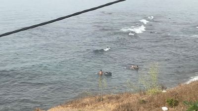 Menores migrantes logran chegar a costa de Ceuta con flotadores