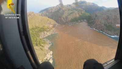 Labores de busca desde o helicóptero na serra de Tramontana (Garda Civil)