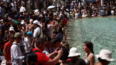 A Fontana de Trevi nunha imaxe deste mes de agosto pasado (Reuters/Guglielmo Mangiapane)