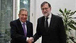 O expresidente do Goberno Mariano Rajoy reúnese co candidato opositor Edmundo Gonzalez - David Mudarra