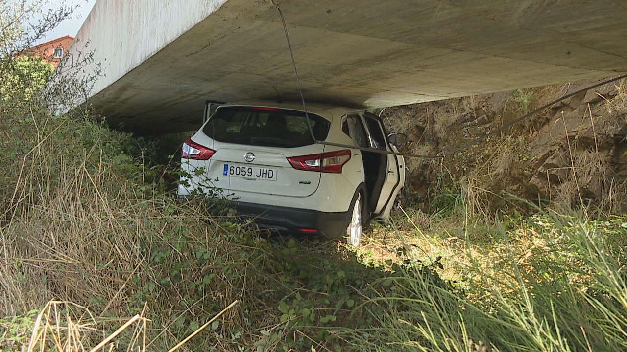 Imaxe do vehículo accidentado en San Lázaro