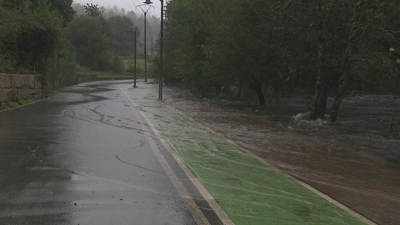 Imaxe este sábado do Río Verdugo, en Ponte Caldelas e imaxe en directo de Sanxenxo