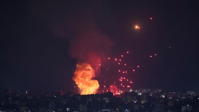 Bombardeos durante a noite en Beirut. REUTERS/Amr Abdallah Dalsh